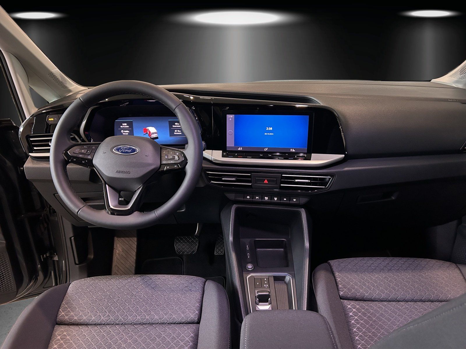 Fahrzeugabbildung Ford Tourneo Connect Benzin Automatik AHK Kamera PDC