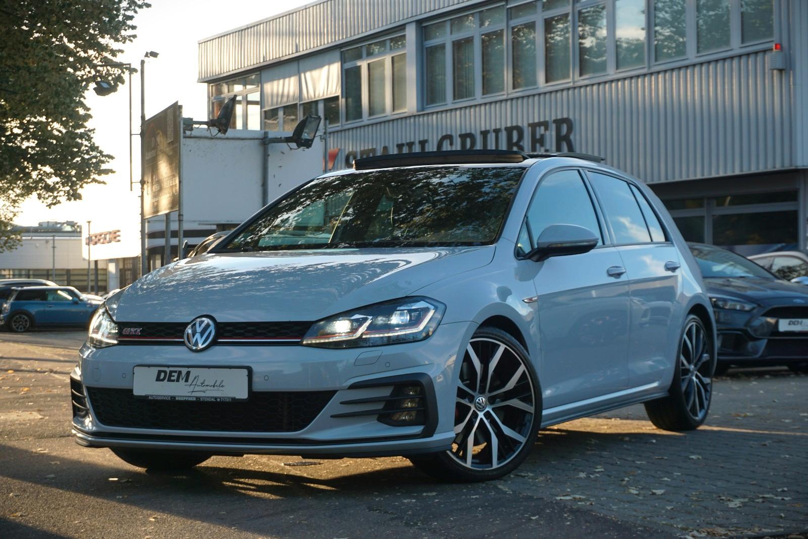 Volkswagen Golf VII Lim. GTI Performance / Pano / Alcantara