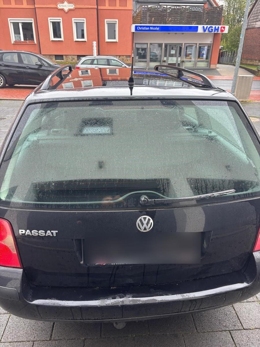 Volkswagen Passat 2006 — rear view