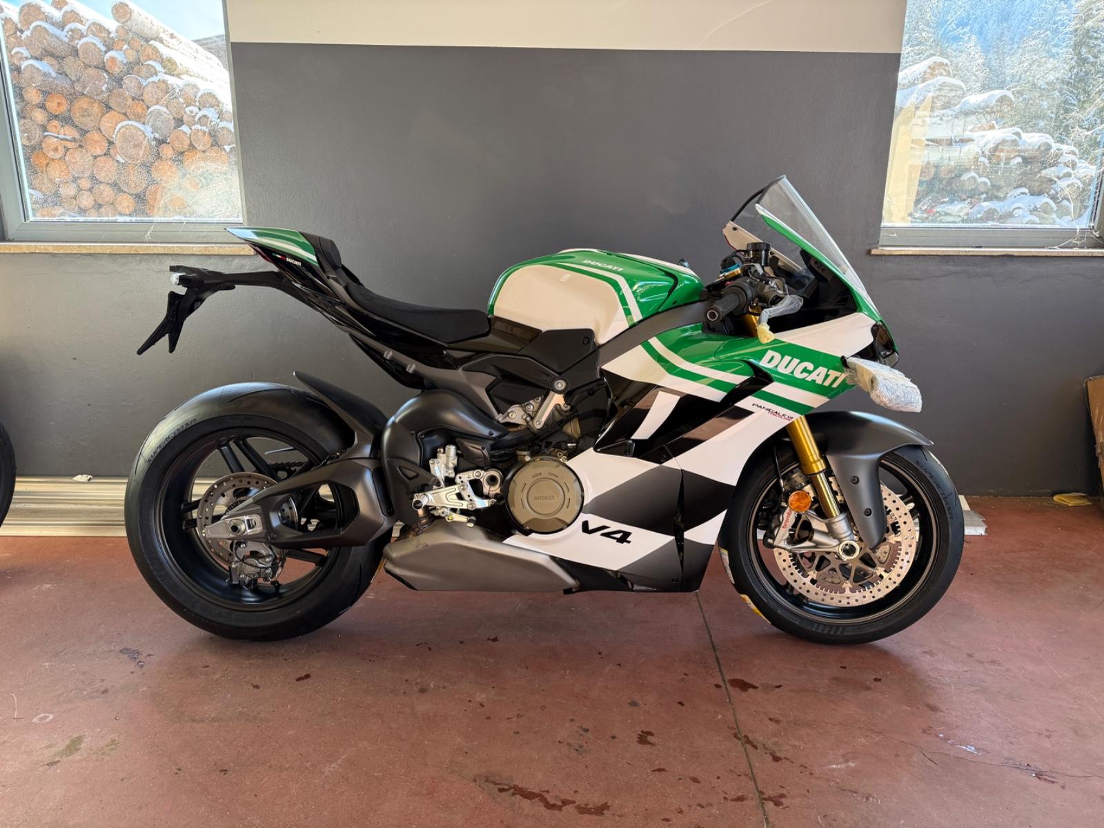 Ducati Panigale V4 Tricolore