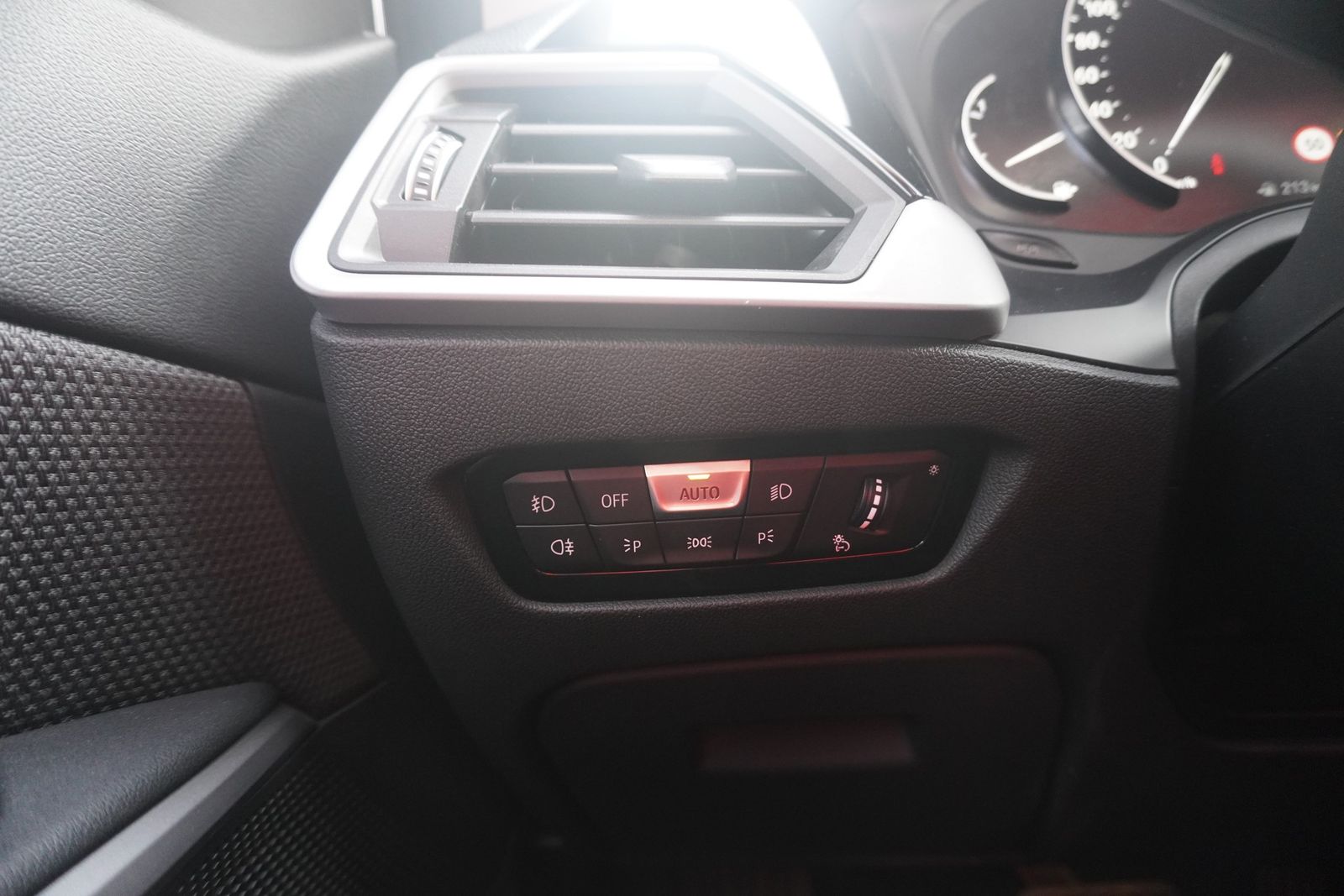 BMW 320i Advantage LED Navi Digitales Cockpit PDC foto 18