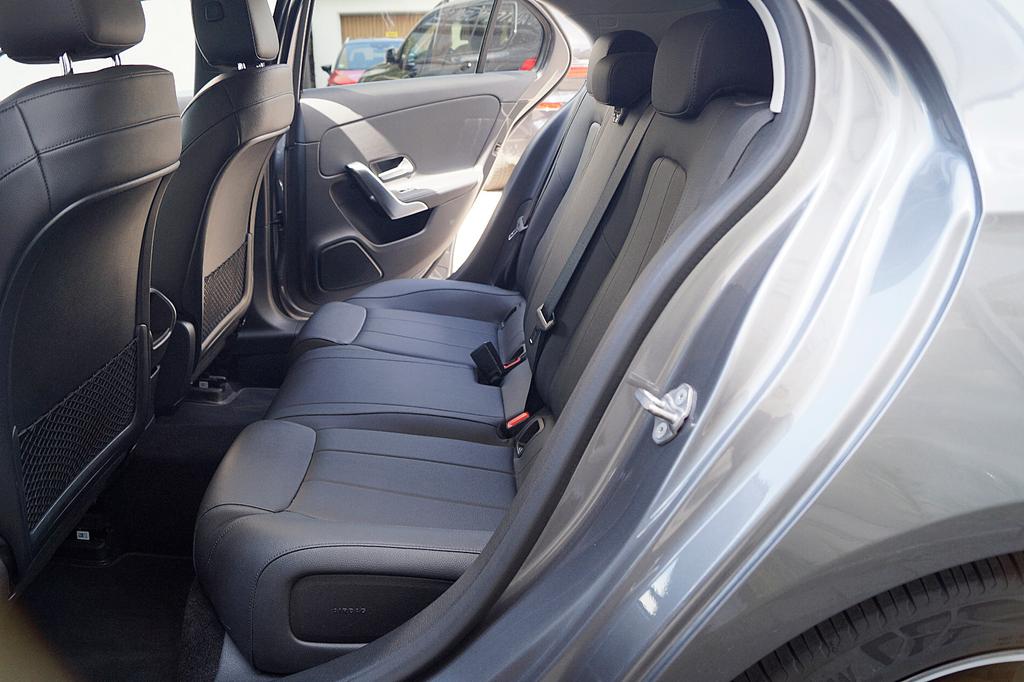 Mercedes-Benz A 220