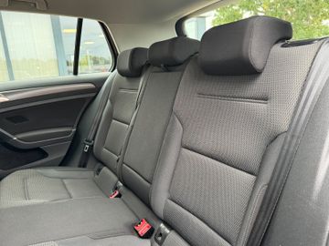 Volkswagen Golf - 10