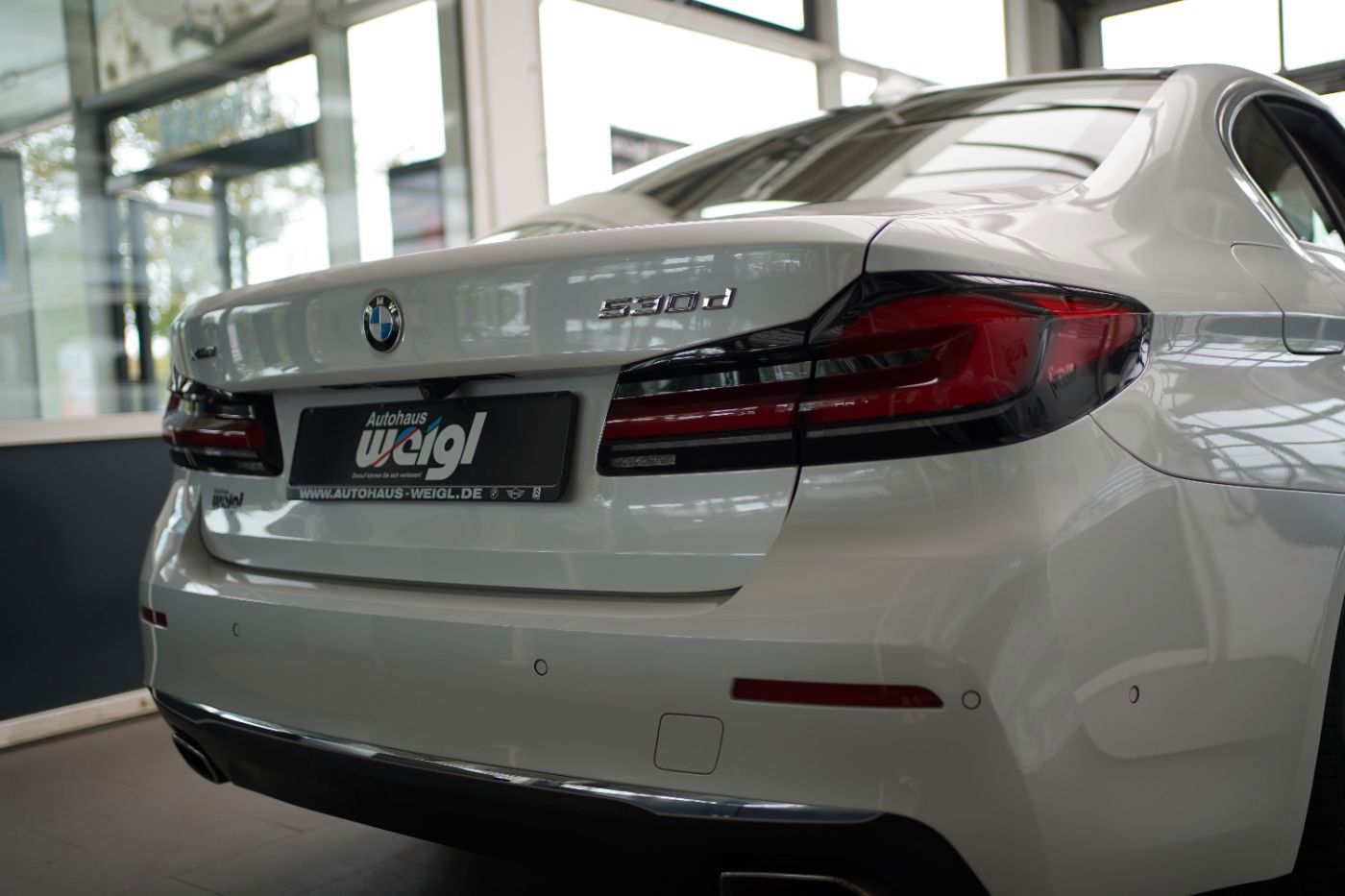 Fahrzeugabbildung BMW 530d xDri Luxury Line Laserlicht+Standheizun+AHK