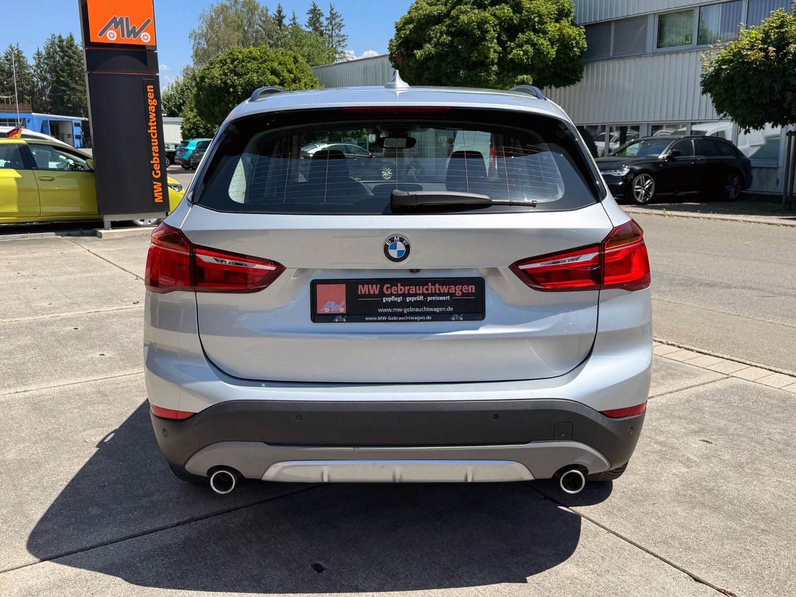 Fahrzeugabbildung BMW X1 xDrive 20i Sport-Line Temp. HUD PANO KAM PDC