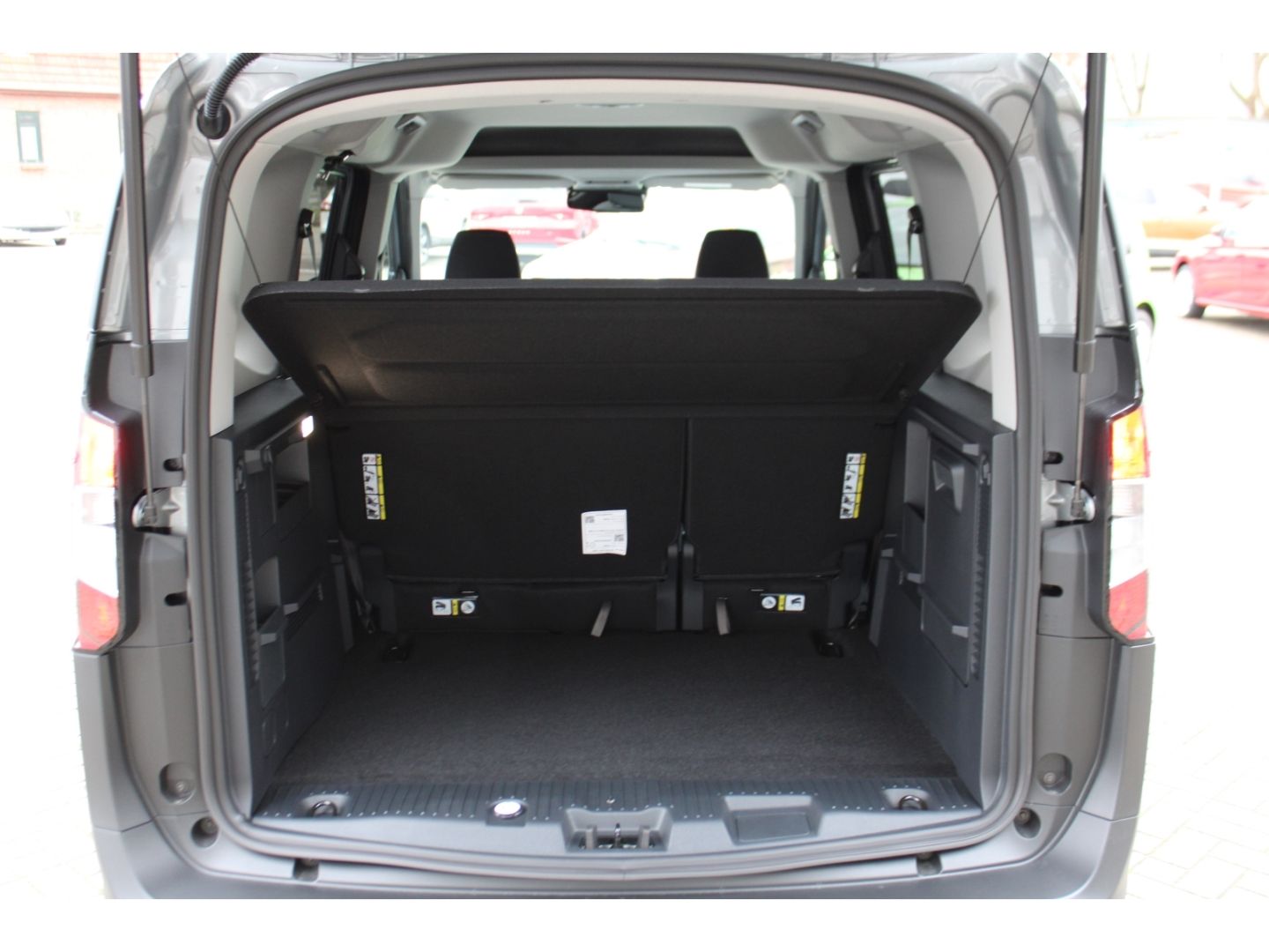 FORD Tourneo Courier 1.0 EcoBoost Active ACC TWA Navi - Image 9