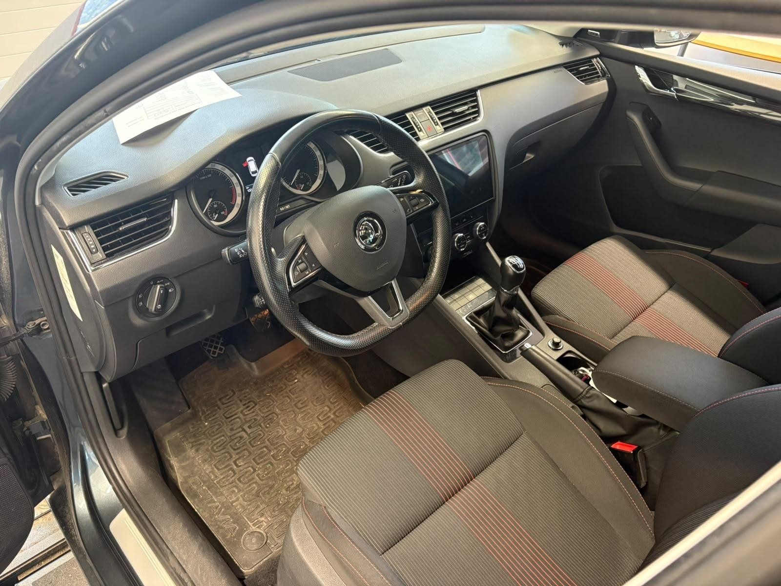 Fahrzeugabbildung SKODA Octavia 2.0 TDI Style/PANO-DACH/ACC/LED/CANTON/