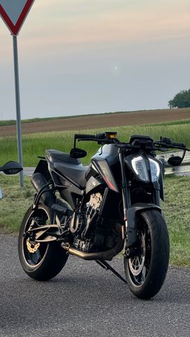 KTM Duke 890 L