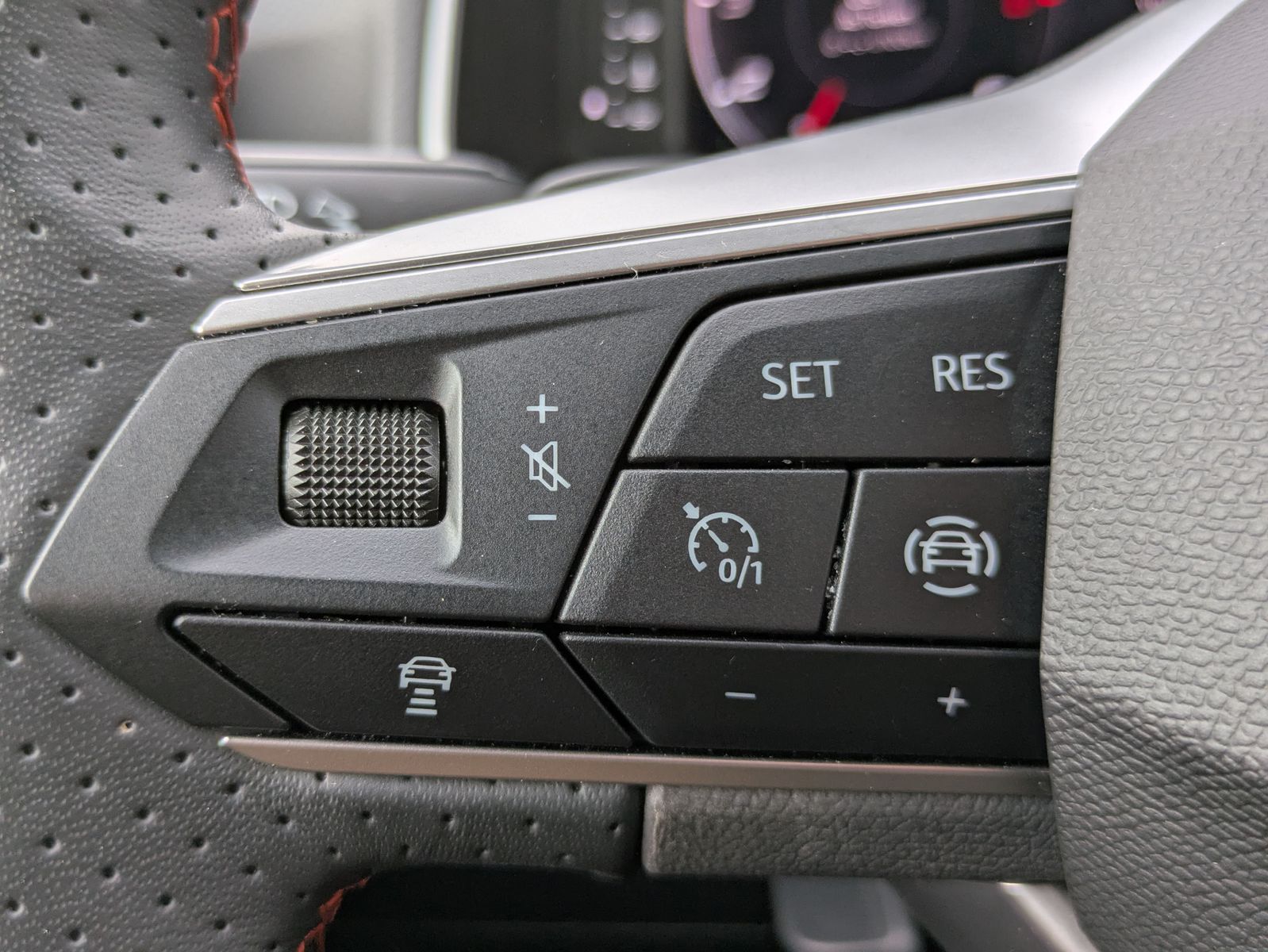 Fahrzeugabbildung SEAT Arona 1.0 TSI FR DSG AHK*ACC*LED*APP*DAB*KAMERA