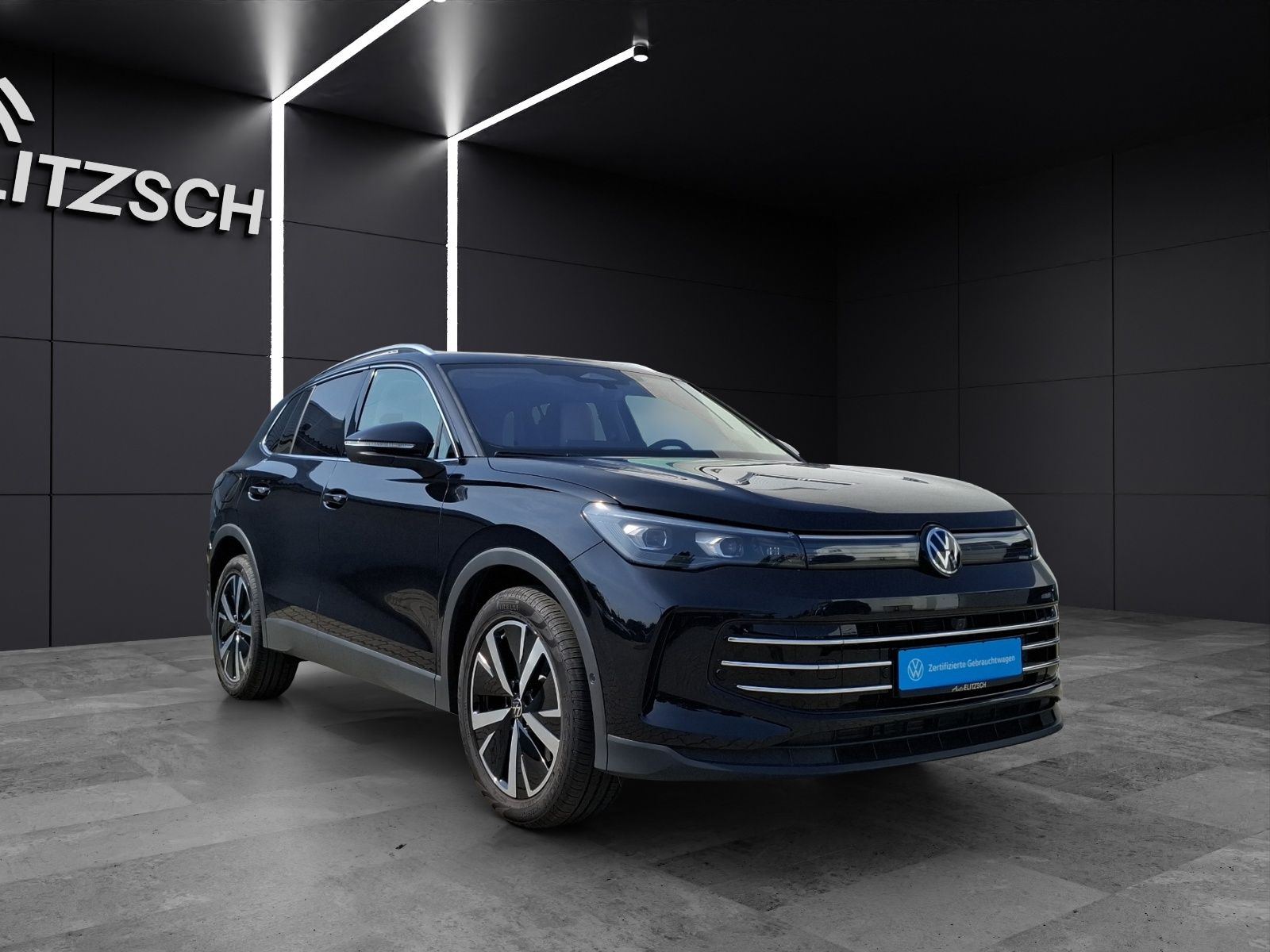 Fahrzeugabbildung Volkswagen Tiguan TDI Elegance DSG Matrix STH AHK Navi Pano