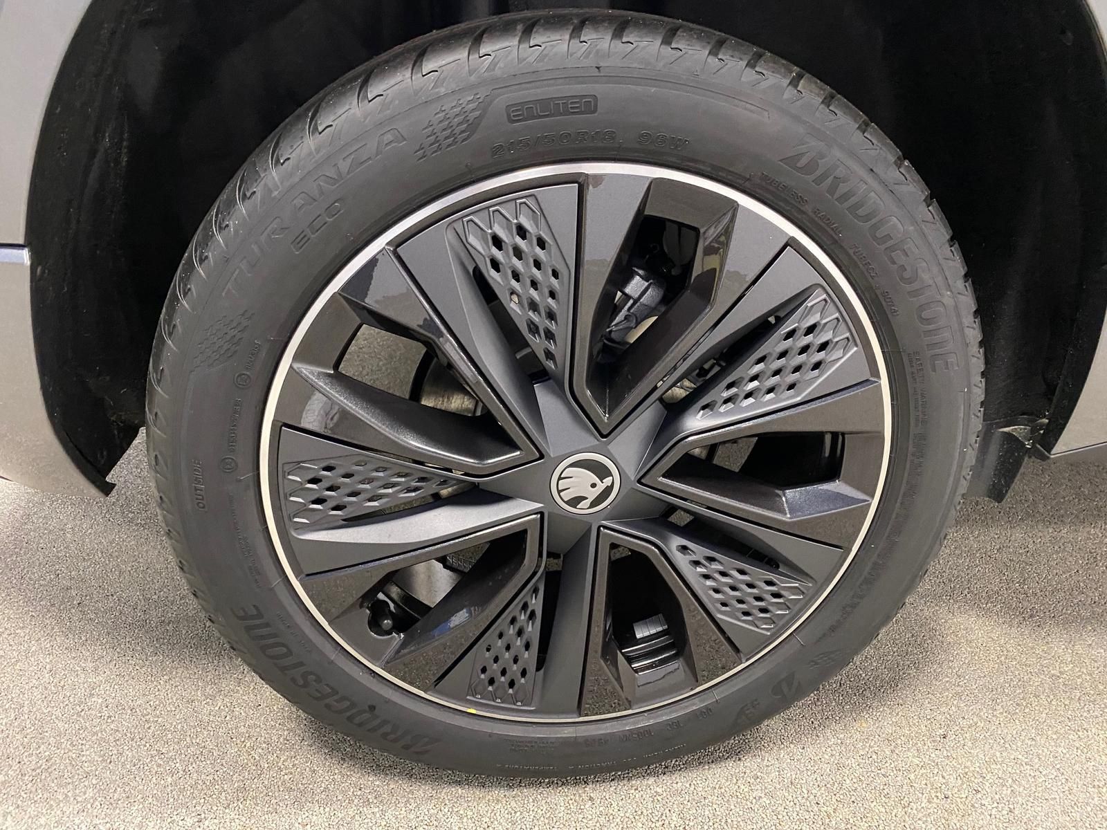 Fahrzeugabbildung SKODA Karoq 1.5 TSI SPORTLINE+MATRIX+ACC+AHK+APP+RFK++