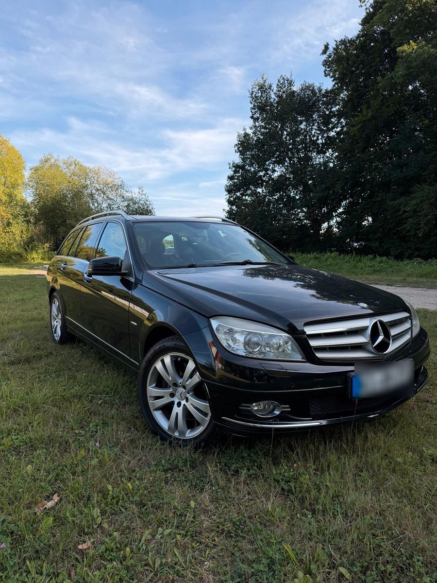 Mercedes-Benz C350 2009 — rear view