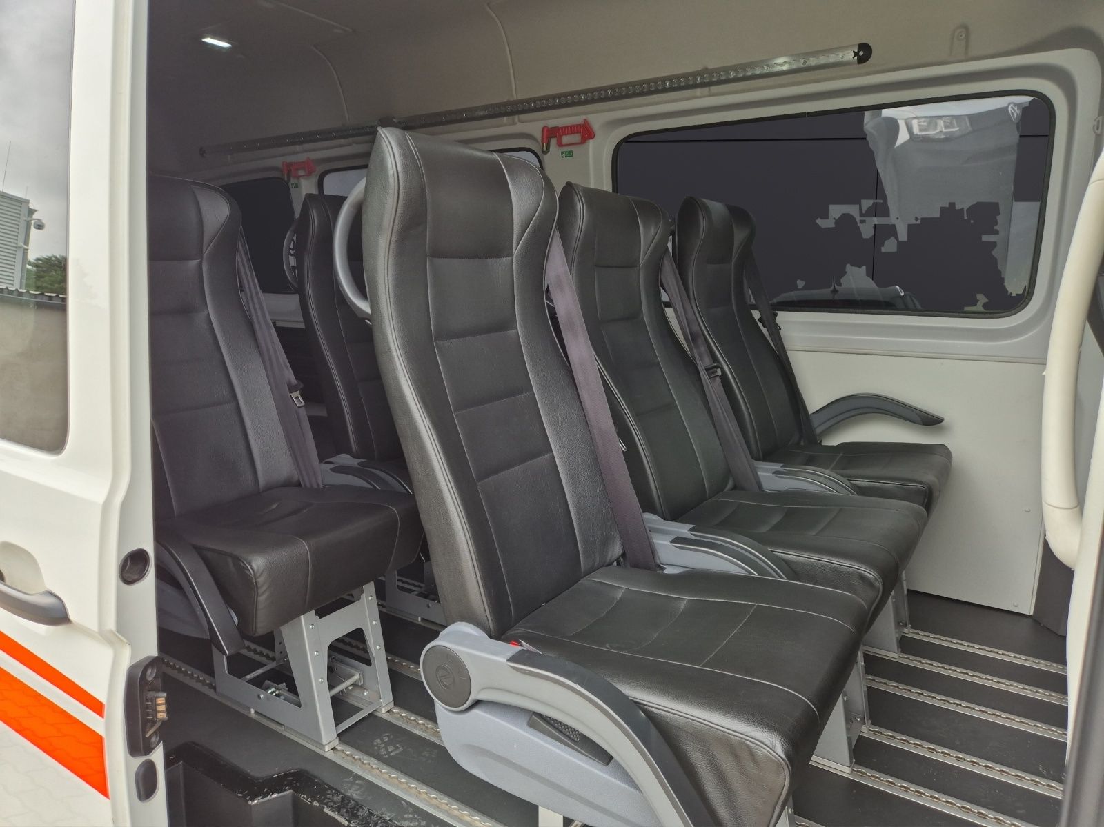 Fahrzeugabbildung Volkswagen Crafter 50 DSG LR HD 9-Si Rollstuhllift Trittstu