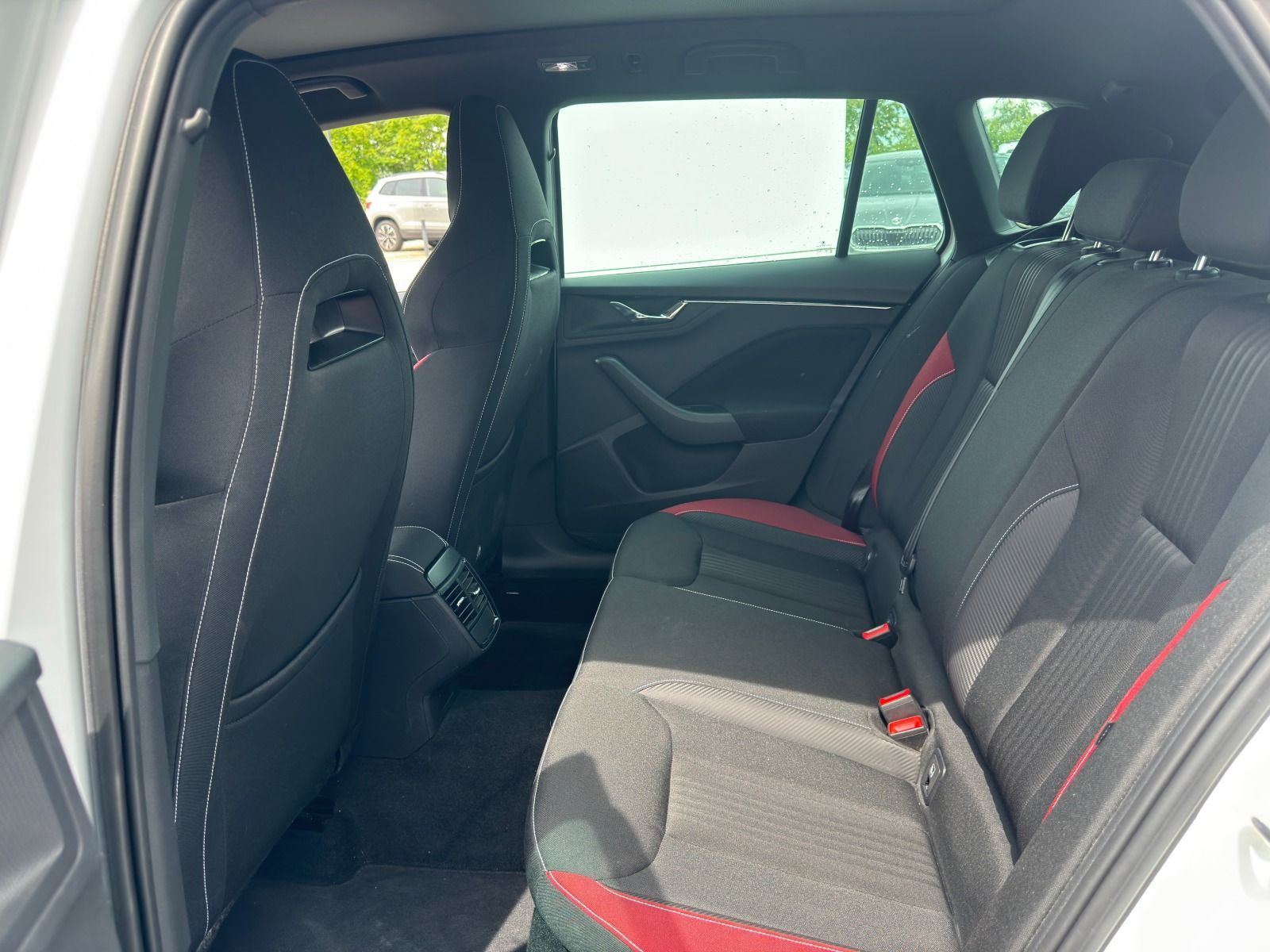 Fahrzeugabbildung SKODA Kamiq 1.5 TSI Monte Carlo*AHK*RFK*ACC*eHeck