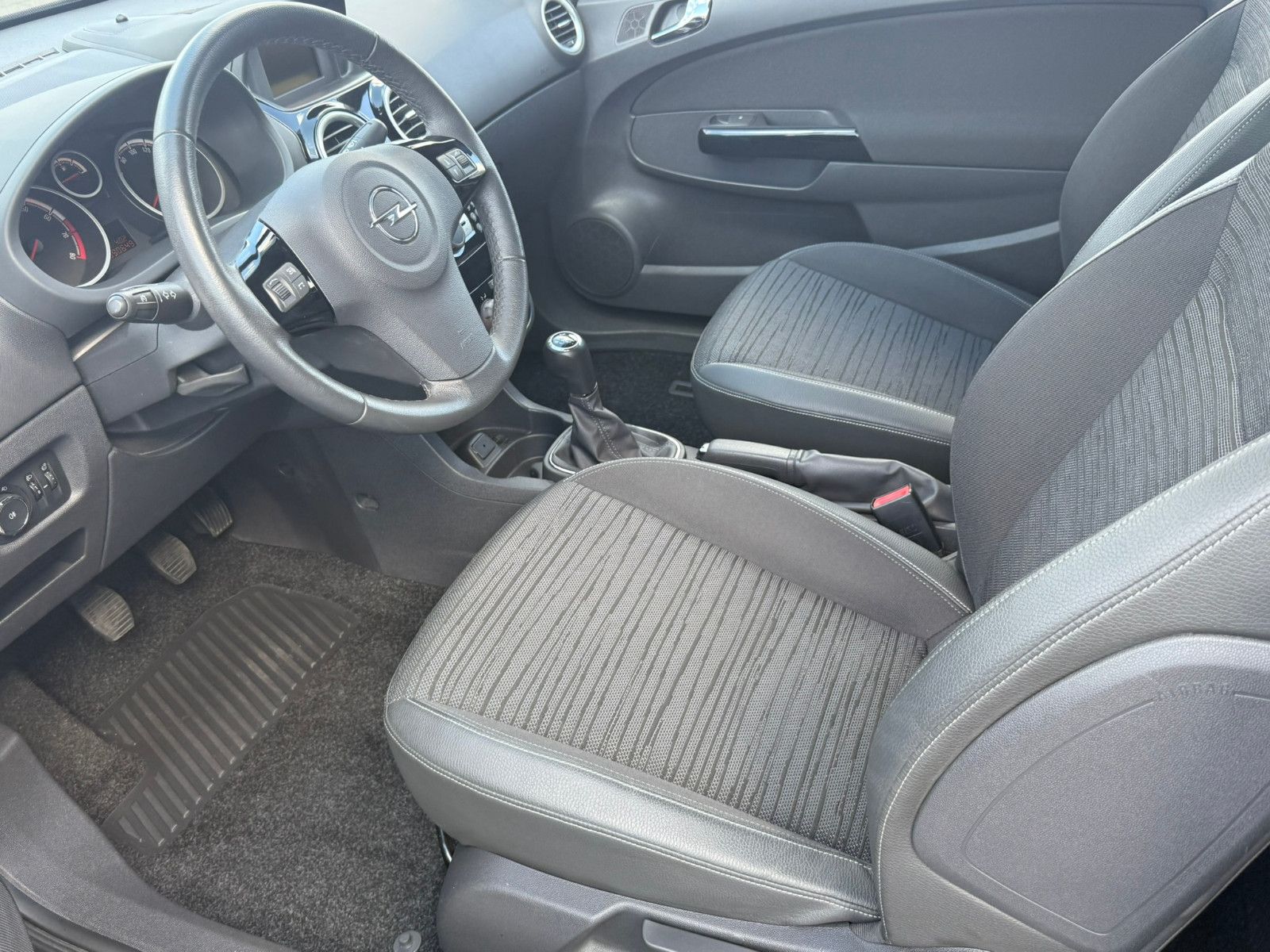 Fahrzeugabbildung Opel Corsa D Energy