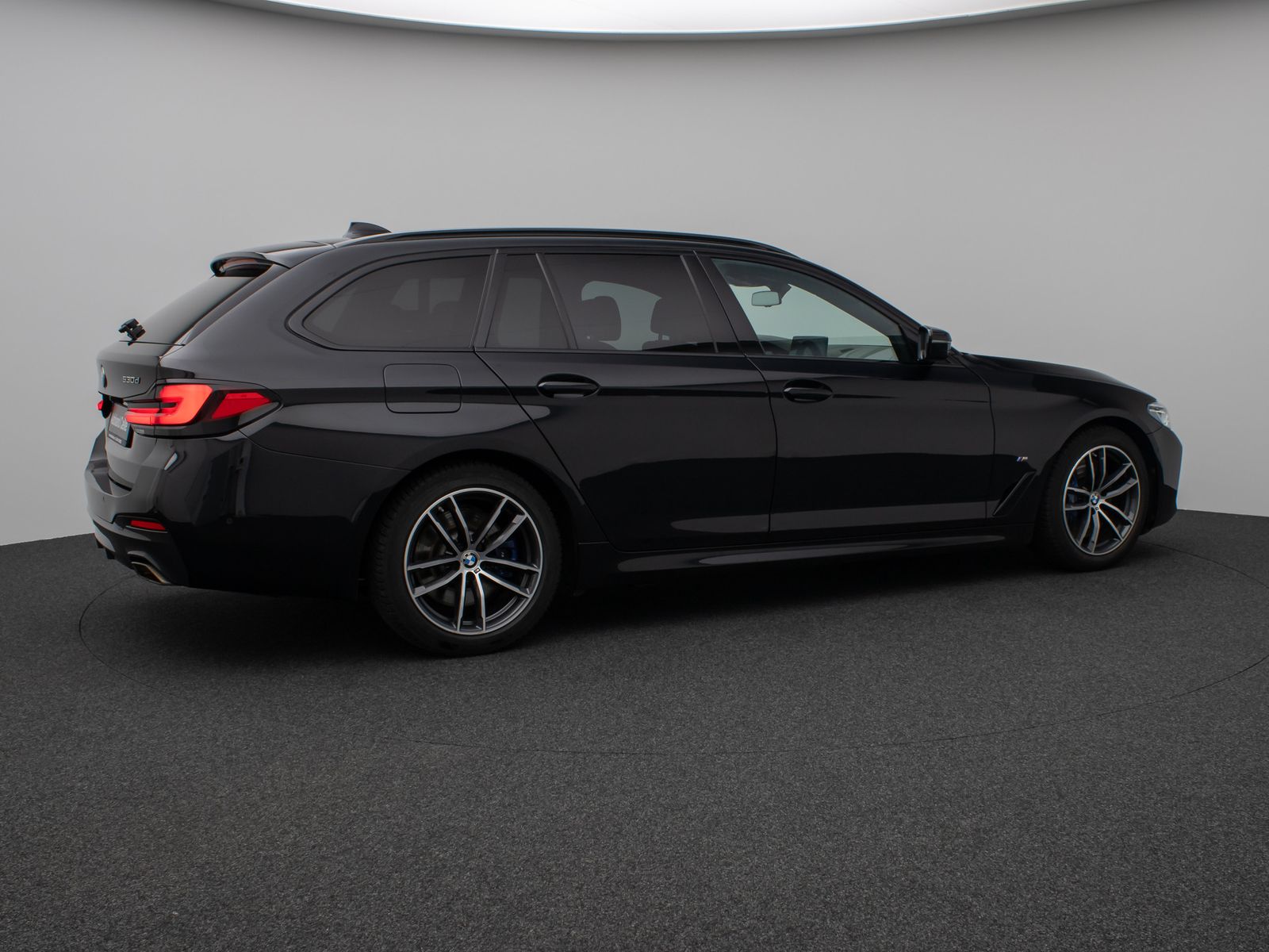 Fahrzeugabbildung BMW 530d  M Sport Panorama Kamera Laser HUD DAB HiFi
