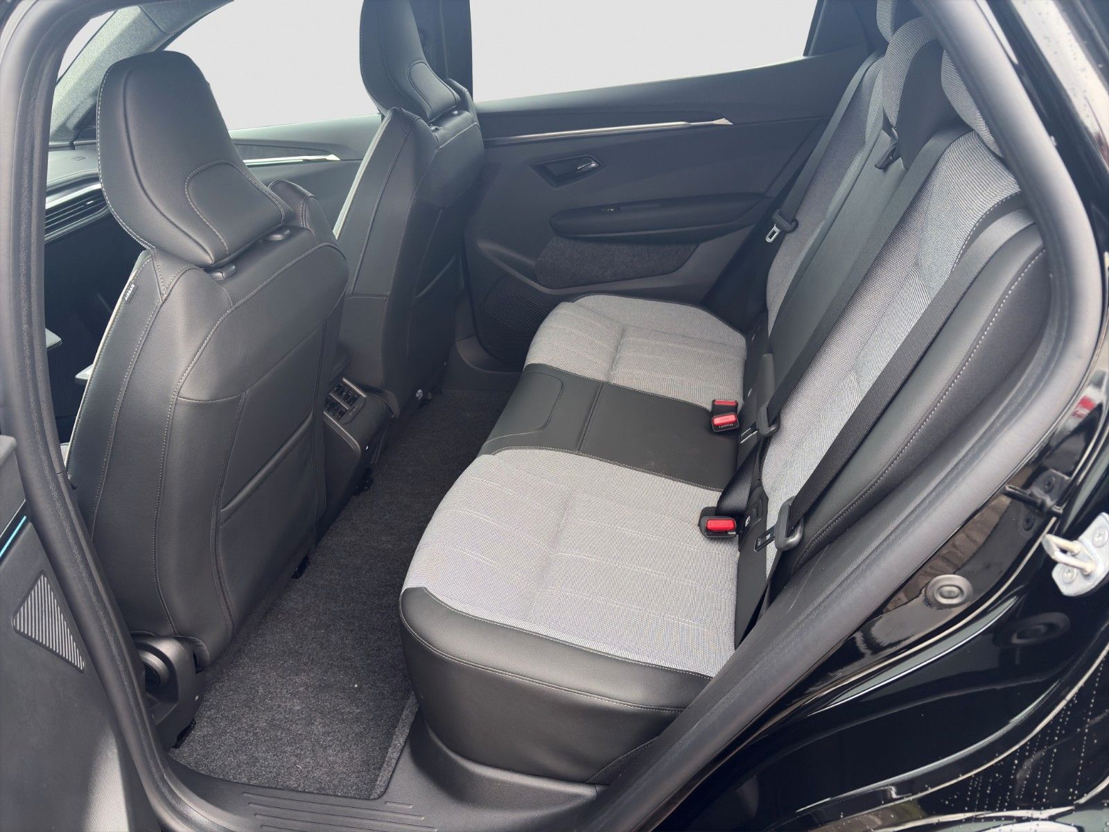 Fahrzeugabbildung Mitsubishi Eclipse Cross Diamant TOP 87 kWh (22kW)