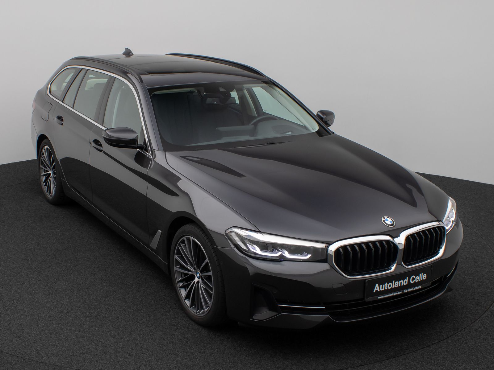 Fahrzeugabbildung BMW 520d Panorama Kamera HUD DAB 4Klima Alarm 19Zoll