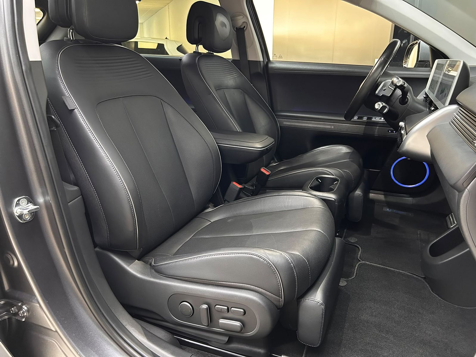 Fahrzeugabbildung Hyundai Ioniq 5 Uniq 4WD LED+NAVI+SHZ+BOSE+HEAD+ACC+AHK+