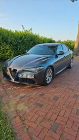 Alfa Romeo Giulia 2.0 Turbo 16V 147kW AT8 Top Zustand  - Alfa Romeo: 2.0