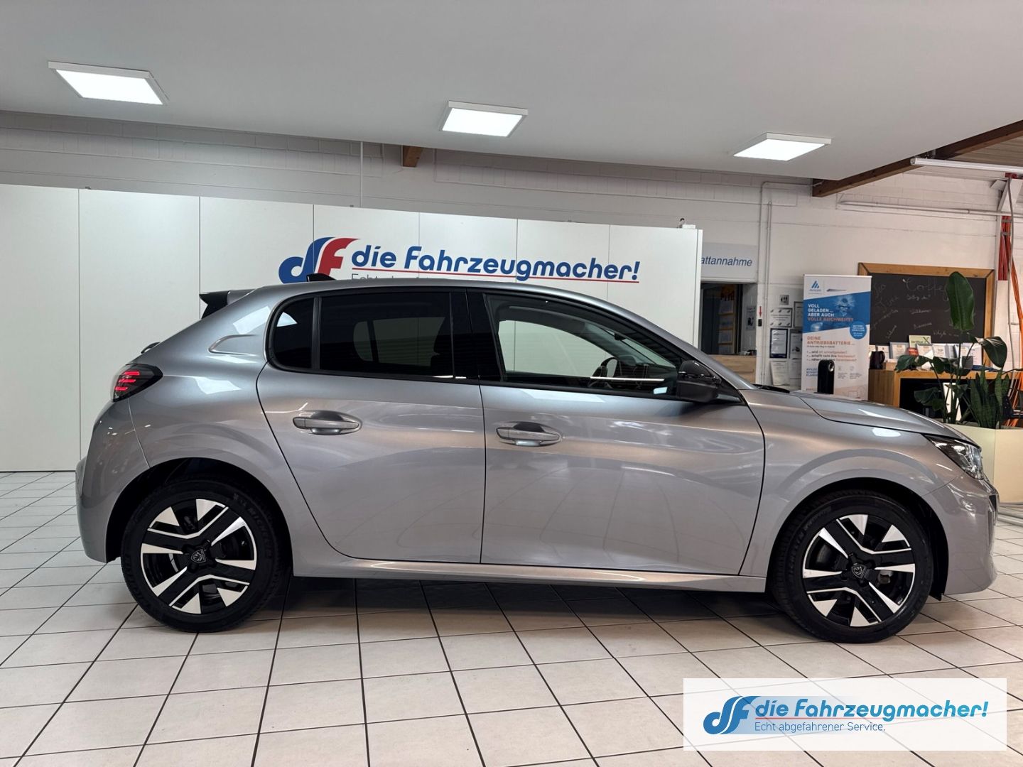 Fahrzeugabbildung Peugeot 208 Allure Navi Digitales Cockpit LED Apple CarP
