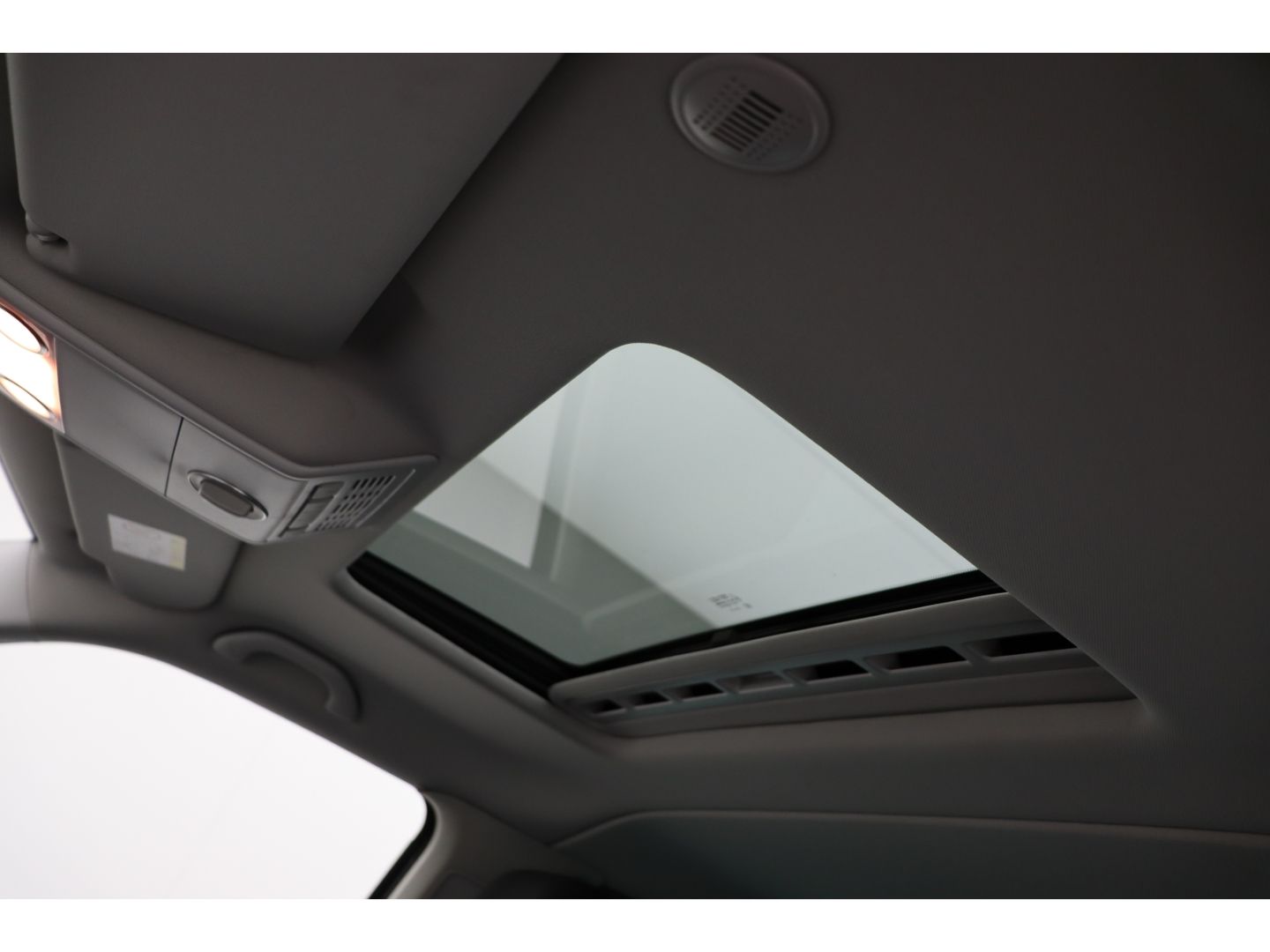 Fahrzeugabbildung Volkswagen T6.1 Multivan Trendline Pano Elektr. Schiebetür