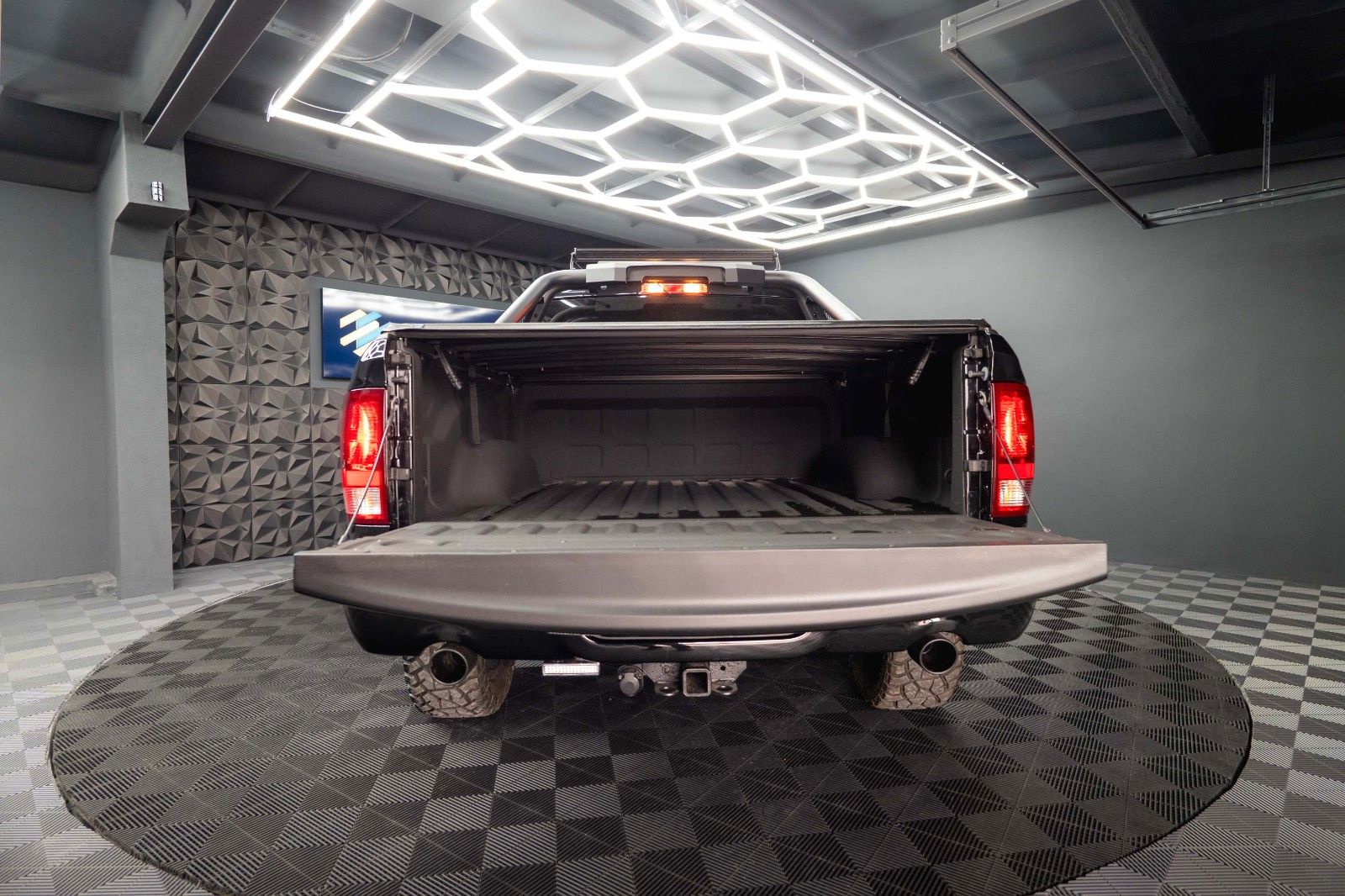 Fahrzeugabbildung Dodge RAM 5.7 V8 HEMI 4x4 OFFROAD Night-Paket *LED*AHK