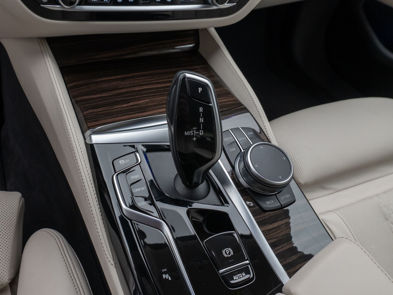 Fahrzeugabbildung BMW 530i Luxury Line Kamera Laser HUD DAB H/K SoftCL