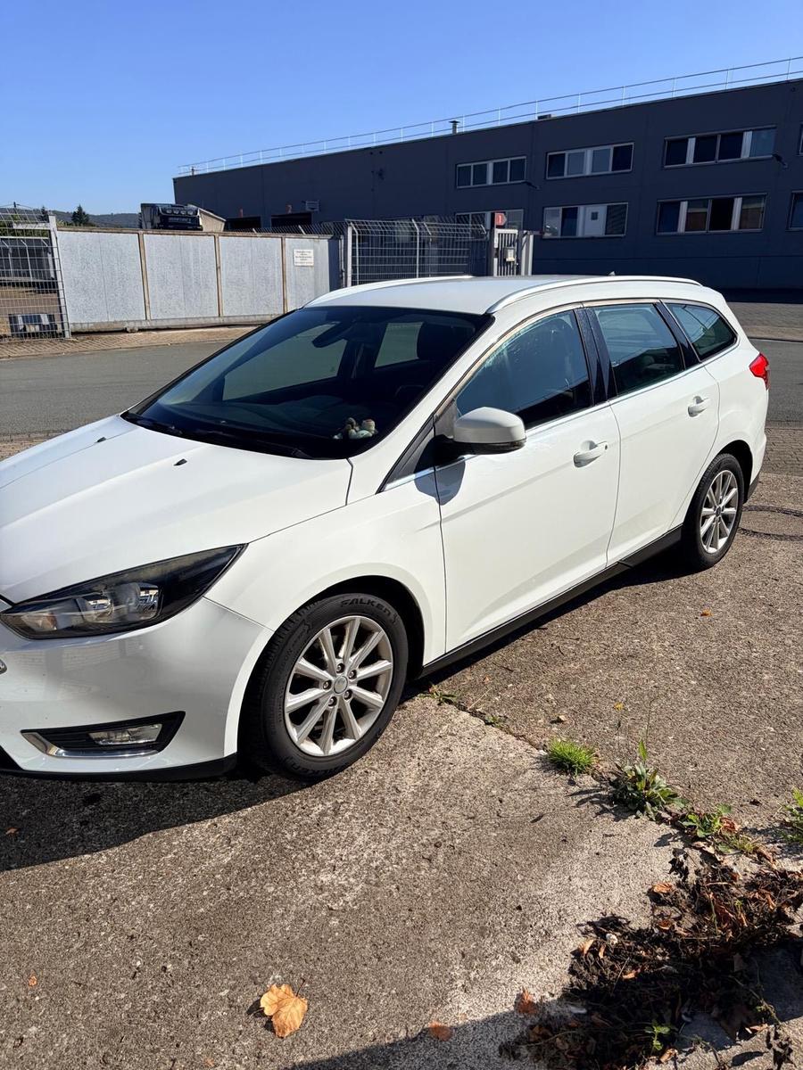 Ford Focus 2015 — rear view