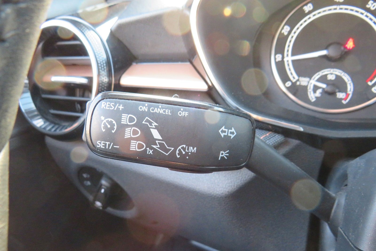 Fahrzeugabbildung SKODA Fabia SPORT DSG 17`SCHWARZ KESSY BI-LED PDC 1.H