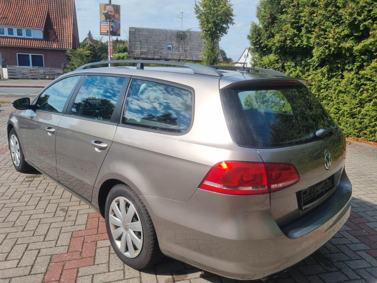 Volkswagen Passat 2012 — interior