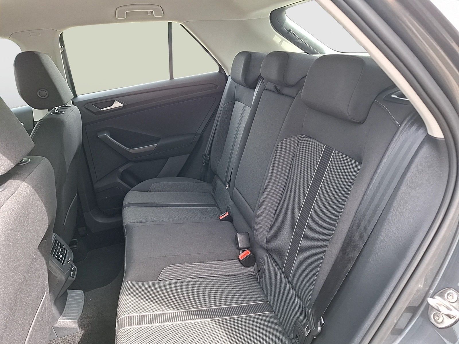 Fahrzeugabbildung Volkswagen T-Roc TSI Life DSG LEDplus CarPlay AID ACC Park-