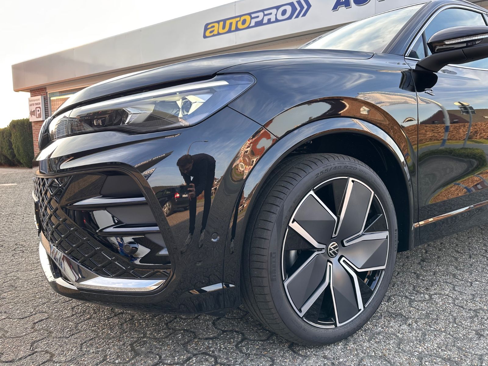 Fahrzeugabbildung Volkswagen Tiguan R-Line 1.5 eTSI AHK/Matrix/Navi/APP/ACC