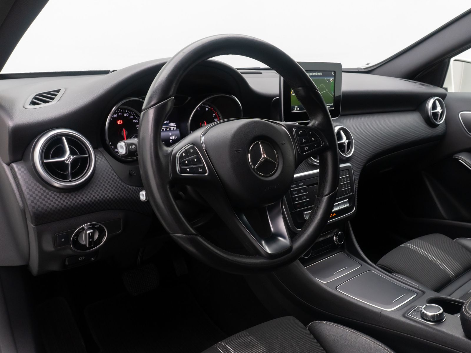 Fahrzeugabbildung Mercedes-Benz A180 BlueEfficiency Tempomat LED ParkAss NAVI