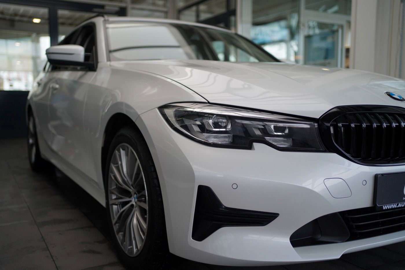 Fahrzeugabbildung BMW 320d Advantage +Driving Assistant+Komfortzugang