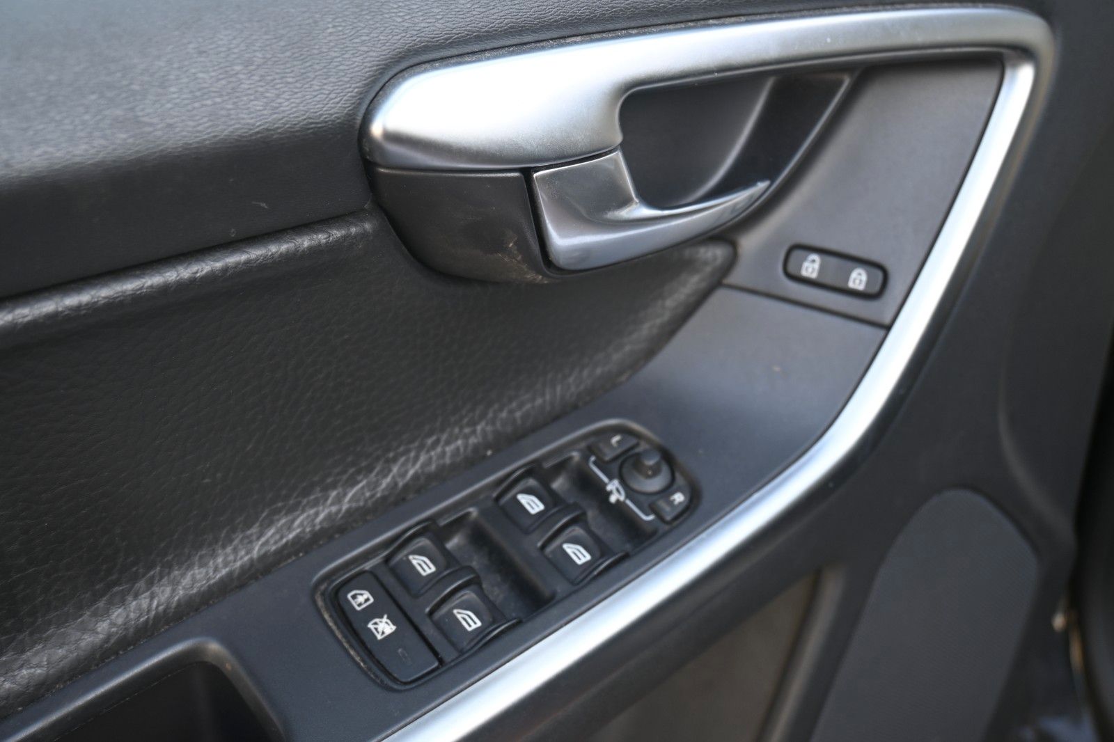 Fahrzeugabbildung Volvo XC60 3.2L 6-Zylinder