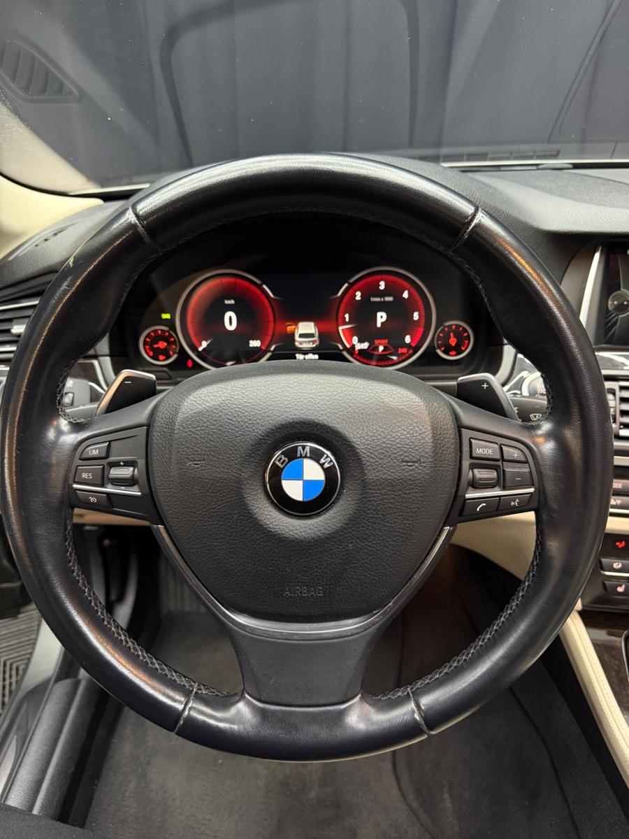 BMW 530D XDRIVE 258ch - TOIT PANORAMIQUE - CUIR DAKOTA - SIÈGES CHAUFFANTS - GPS PROFESSIONAL - SUSPENSION PNEUMATIQUE