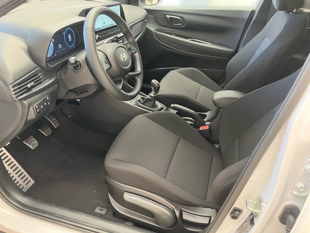 Fahrzeugabbildung Hyundai BAYON 1.0 T-GDI 6-MT Blackline Fernlichtass. LED