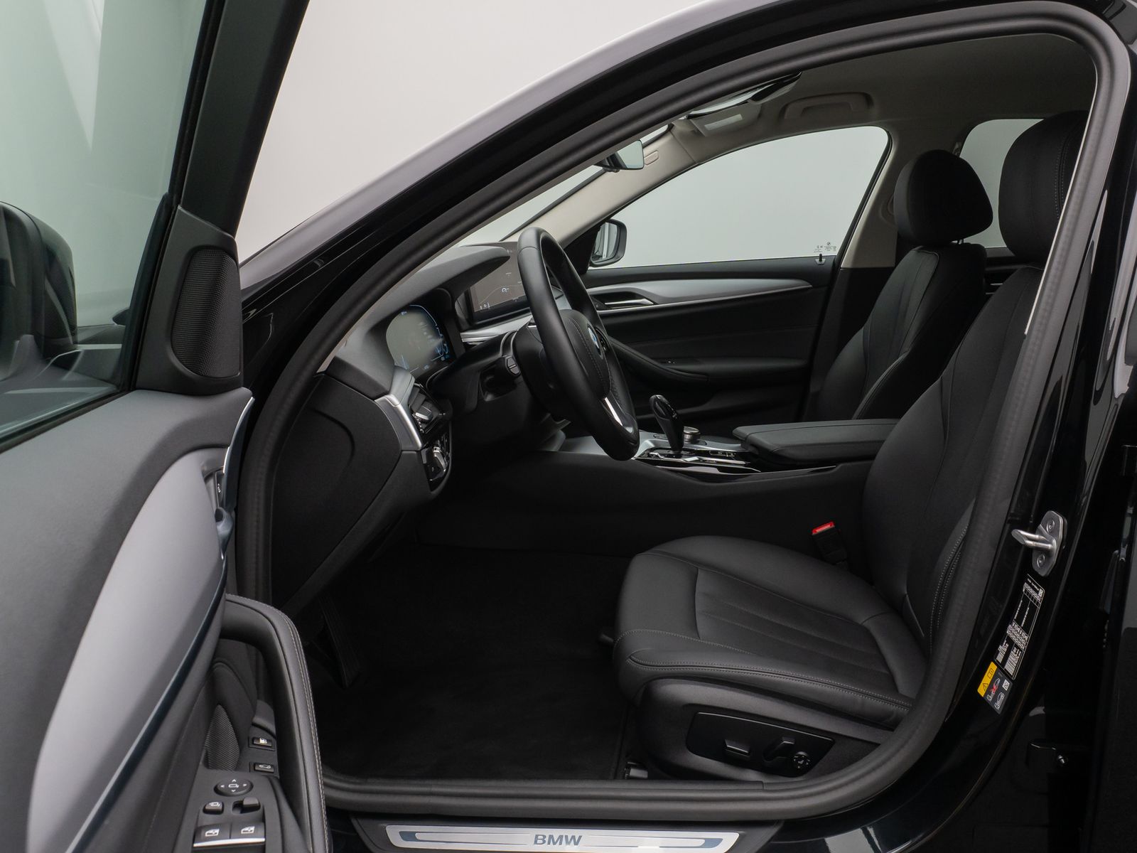 Fahrzeugabbildung BMW 530e Kamera DAB HiFi Leder 4xKlima Alarm 18Zoll