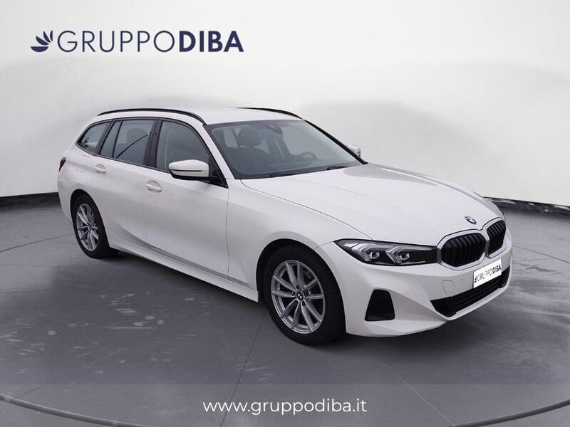 BMW Serie 3 G21 2022 Touring 318d Touring mhev 4 imagem 3