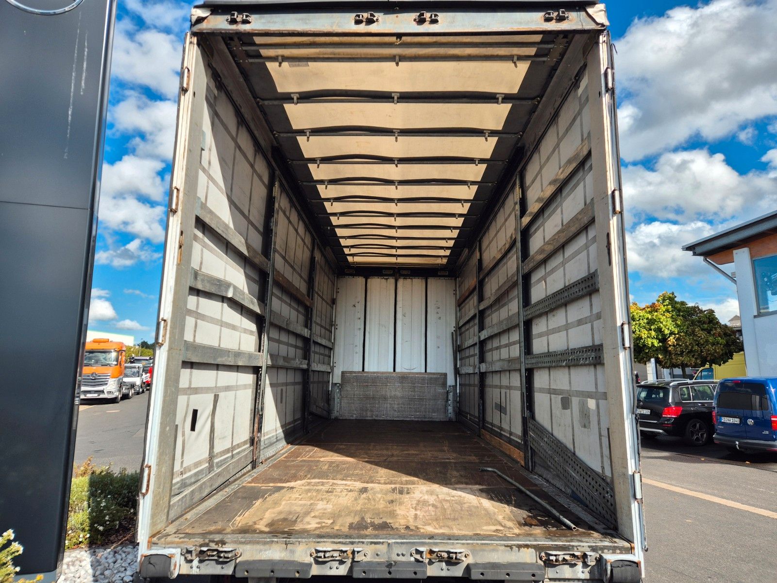 Fahrzeugabbildung Schmitz Cargobull SGF*C2 Pritsche Plane