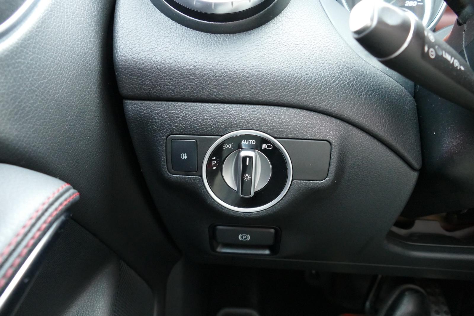 Mercedes-Benz CLA 200 AMG Line LED Navi Panorama Tempomat PDC