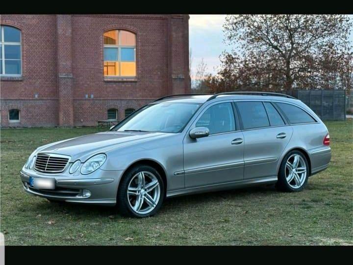 Mercedes-Benz  2004 — rear view