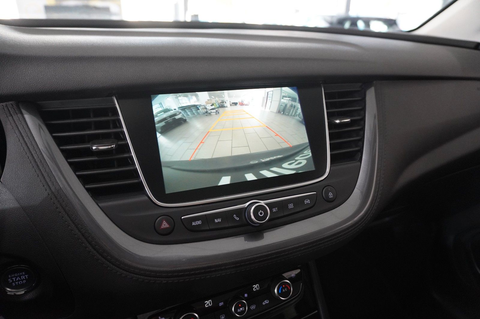Fahrzeugabbildung Opel Grandland (X) 1.2T INNOV. NAVI/LED/KAMERA/PANO.