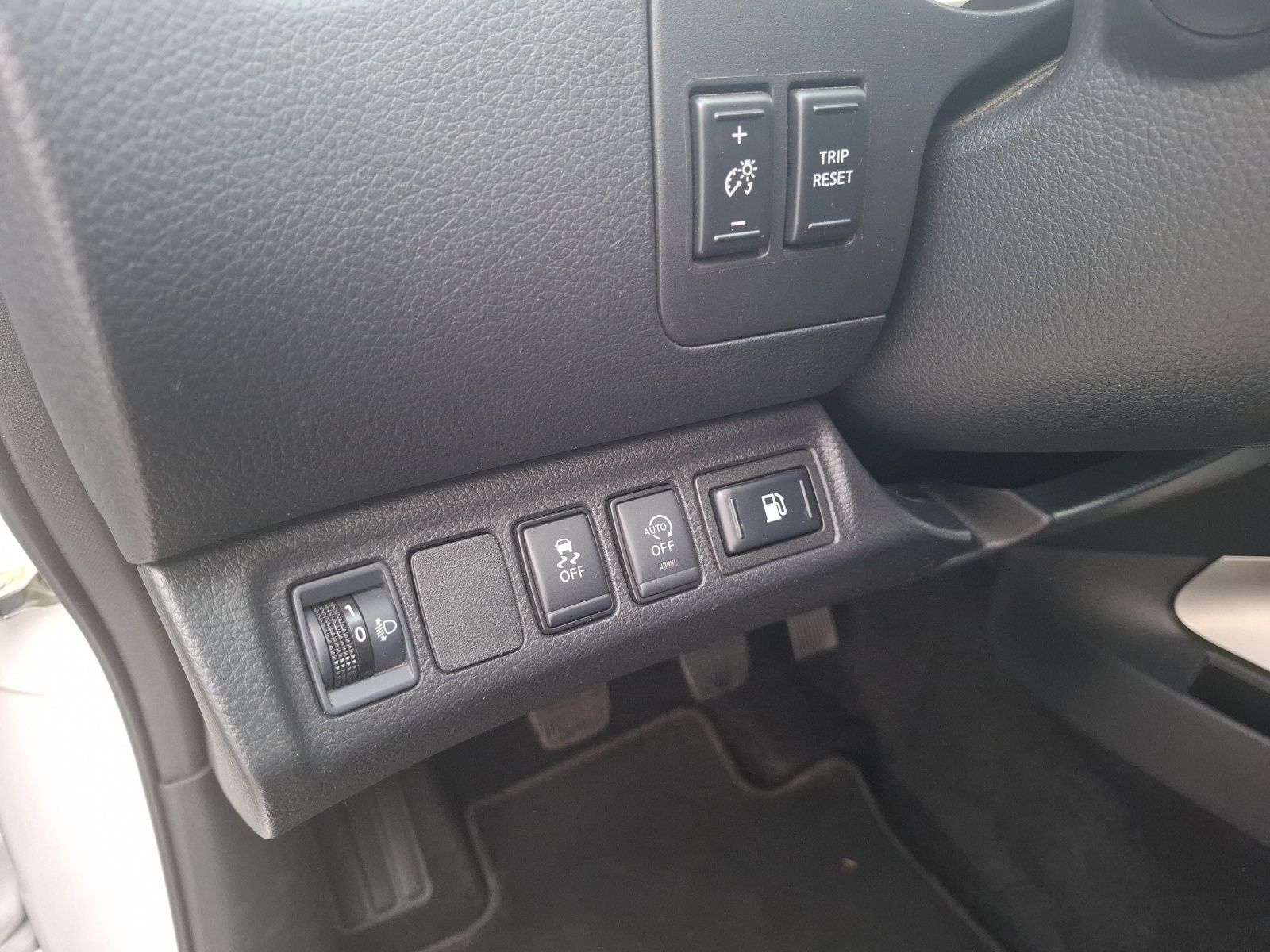 Fahrzeugabbildung Nissan Navara NP300 4x4 ASG 03.2027 o. 160T KM AHK Klim