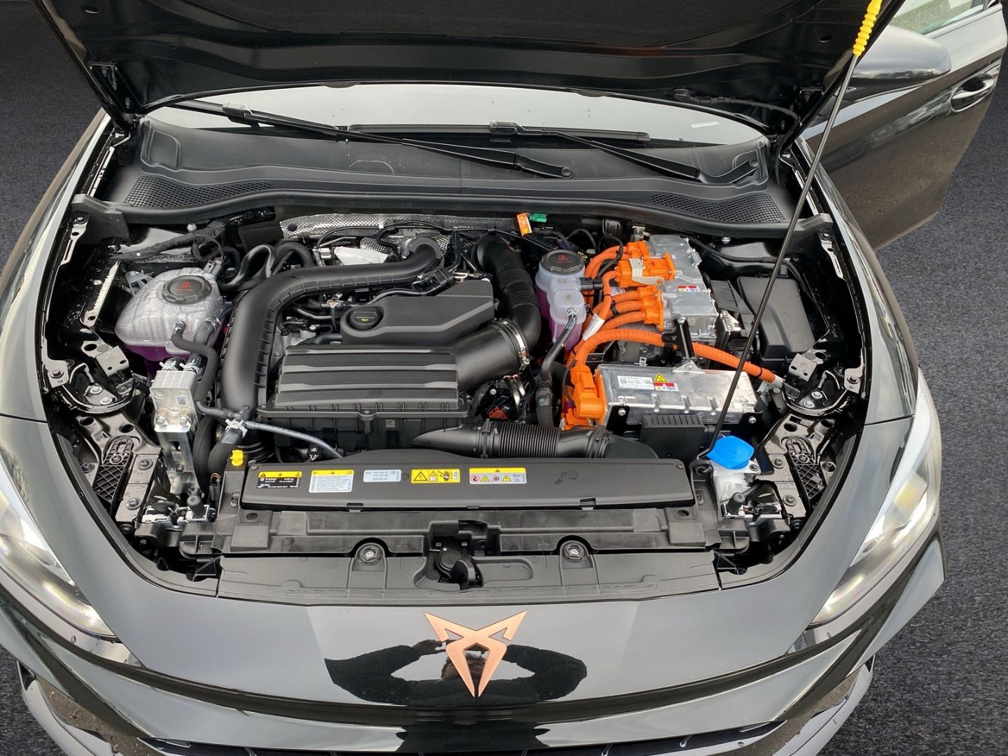 Fahrzeugabbildung CUPRA Leon 1.5 e-Hybrid 150 kW*HD-Matrix*NAVI*Sennheis