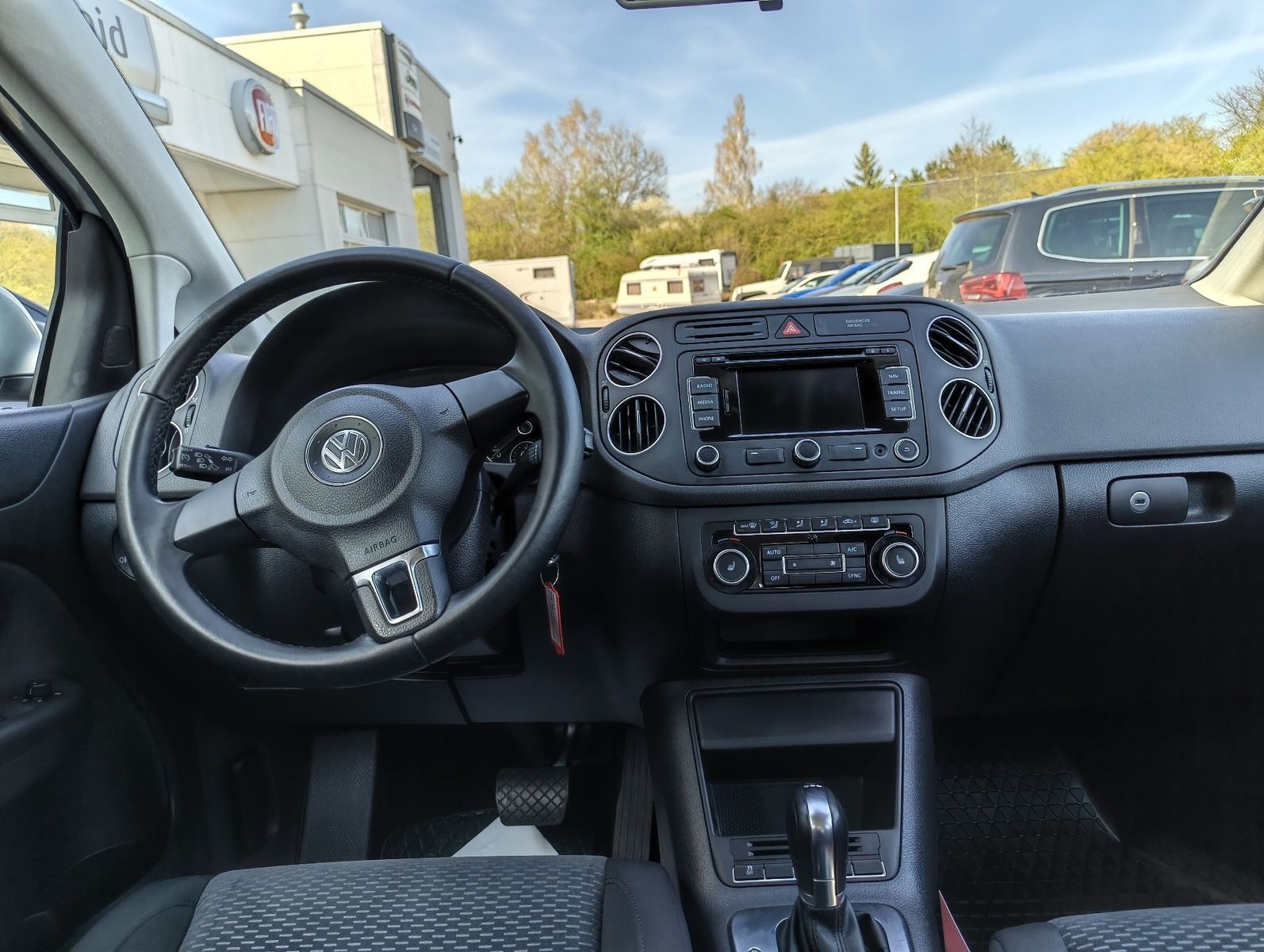 Fahrzeugabbildung Volkswagen Golf VI Plus Comfortline 1.4 TSI DSG + SHZ + A/C