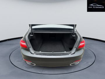 BMW 740 - 7