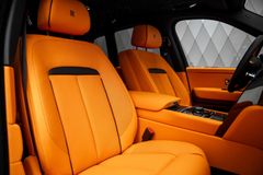 Cullinan BLACK BADGE 2025 BLACK/ORANGE 4 SEATS