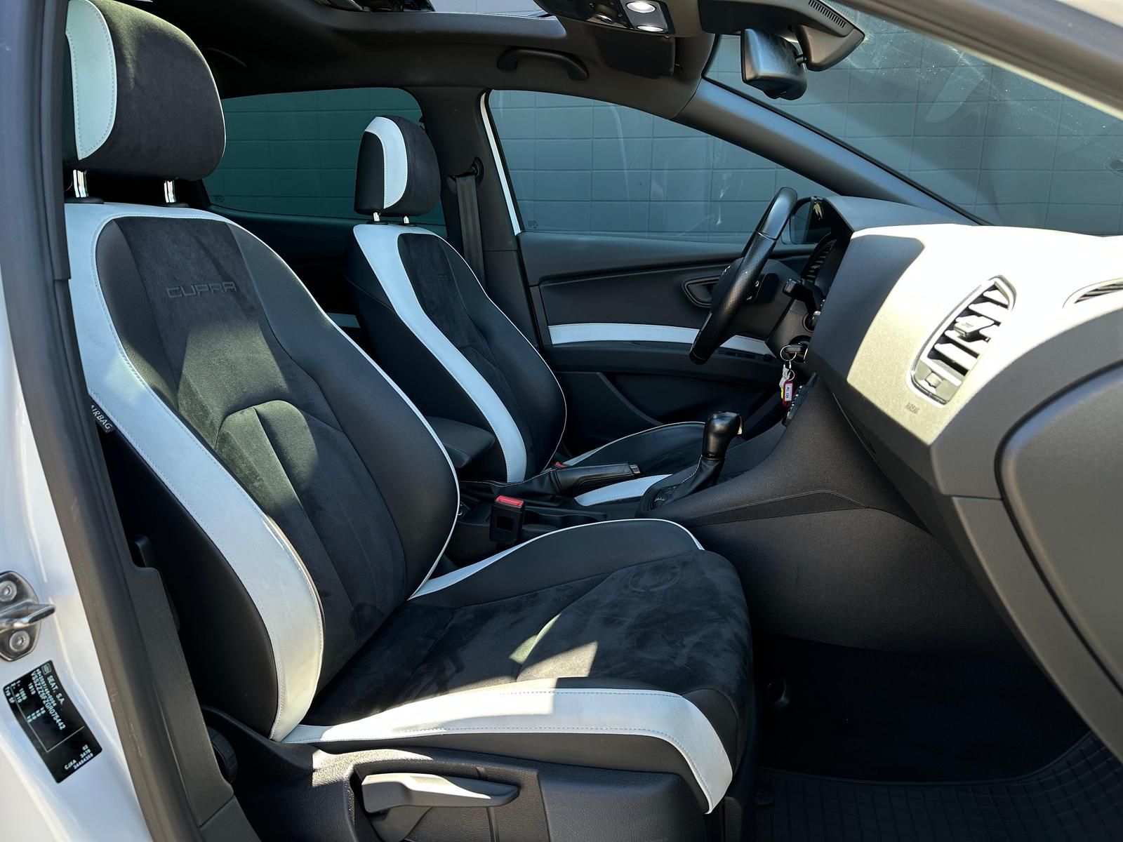 SEAT Leon 2.0TSI Cupra 280* LED#SHZ#TEMPO#SPUR#PANO - Image 15